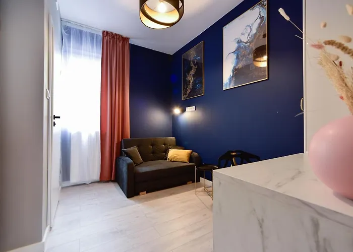 Candy شقة وارسو