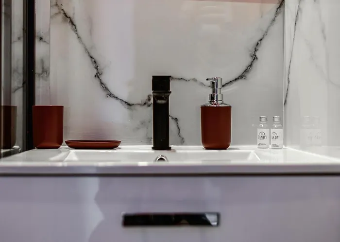 Candy شقة وارسو