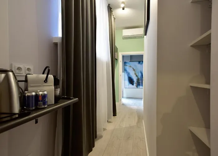 Candy شقة وارسو